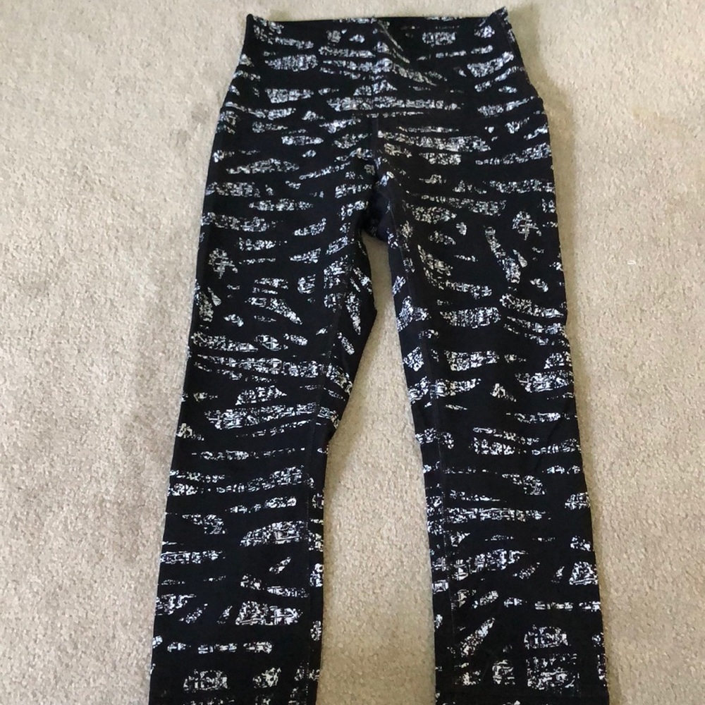 Lululemon Athletica Cropped Pants